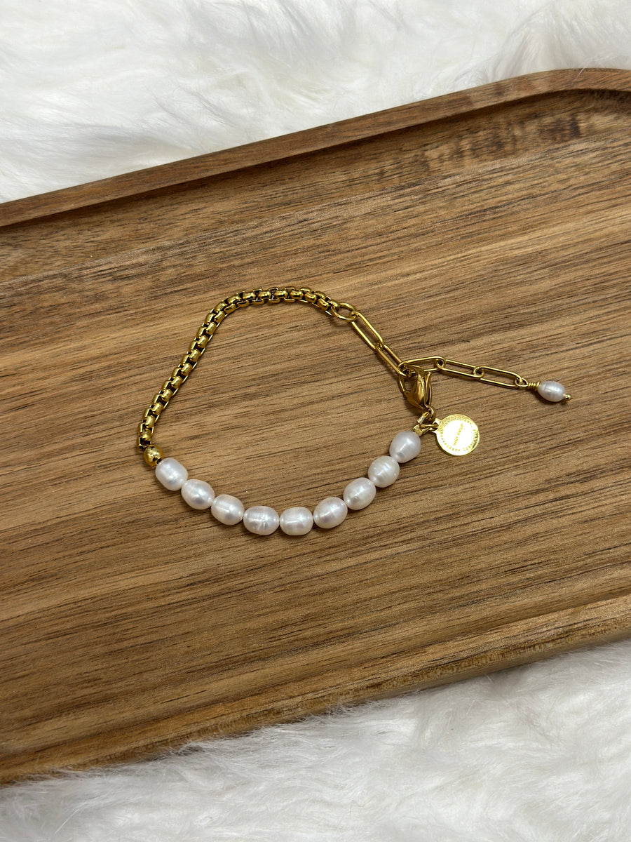 Amandy Gold Pearl Bracelet