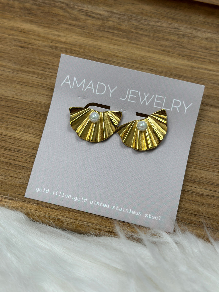 Amandy Pearl Statement Earring